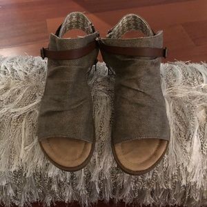 Sandles